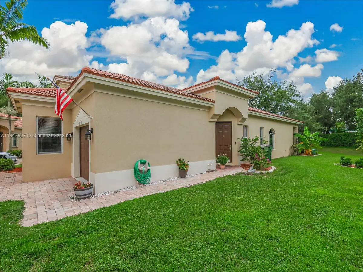 3910 NE 10th Dr, Homestead, FL 33033 - Image #1