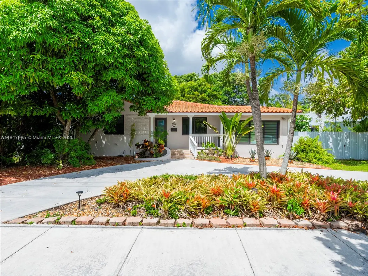 32 Hammond Dr, Miami Springs, FL 33166 - Image #1