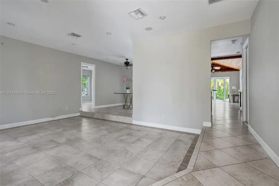 571 SE 11th St, Pompano Beach, FL 33060 - Image #3