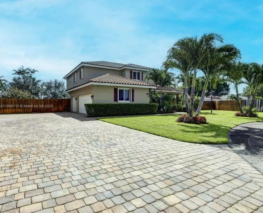 2237 NW 15th Pl, Homestead, FL 33030 - Image #2