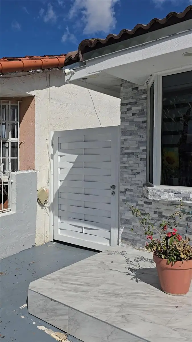 11465 NW 88th Ct, Hialeah Gardens, FL 33018 - Image #2