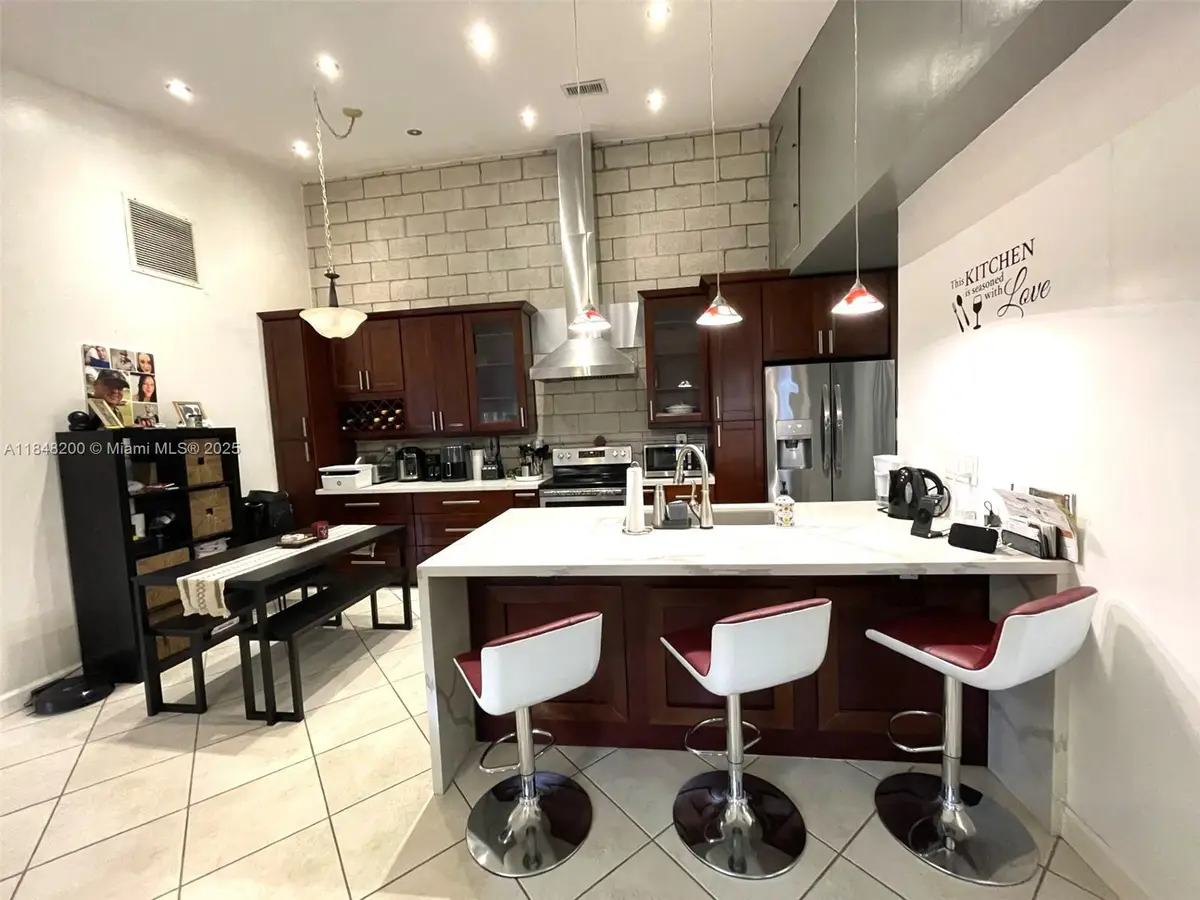 2754 N Nob Hill Rd, Sunrise, FL 33322 - Image #1