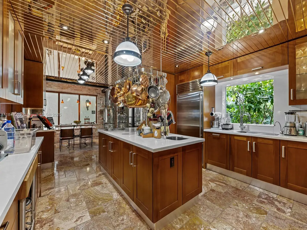 20251 W Oak Haven Cir, Miami, FL 33179 - #1