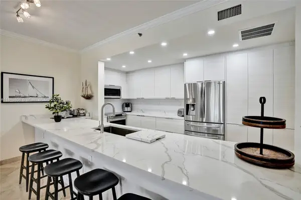 3700 Island Blvd #C206, Aventura, FL 33160