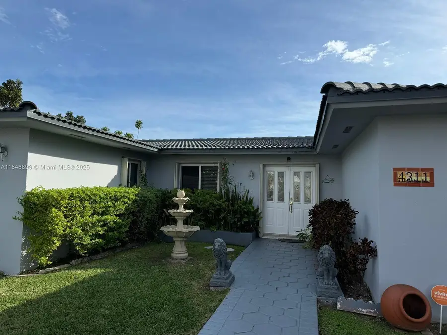 4311 SW 95th Ct, Miami, FL 33165 - Image #2
