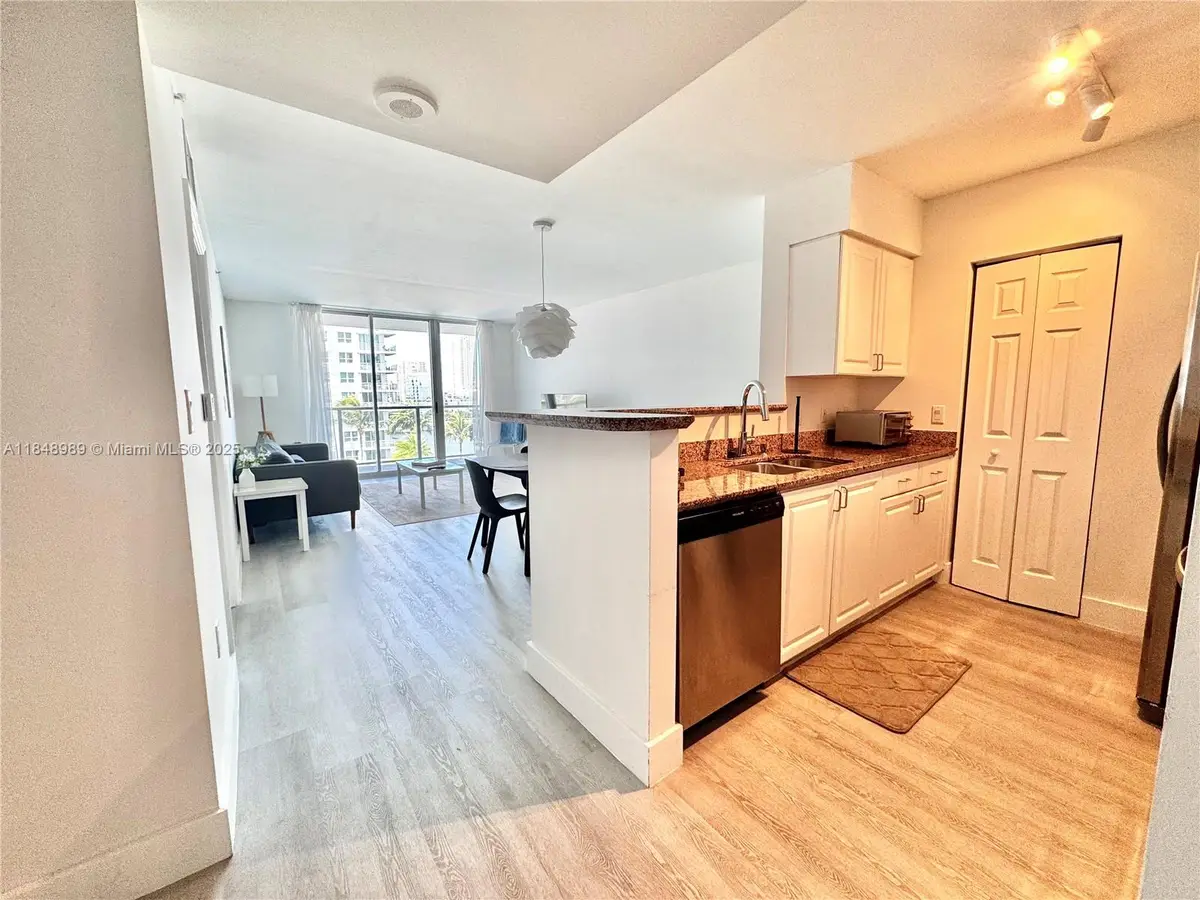 1155 Brickell Bay Dr #906, Miami, FL 33131 - #1