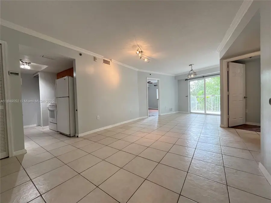 2415 NW 16th St Rd #303-1, Miami, FL 33125 - Image #2