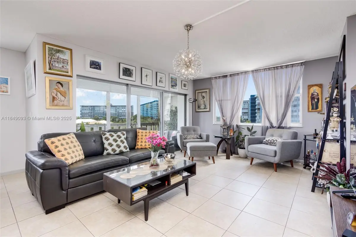 4330 Hillcrest Dr #519, Hollywood, FL 33021 - Image #1