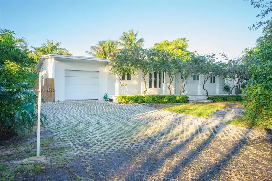 355 Redwood Ln, Key Biscayne, FL 33149 - Image #2