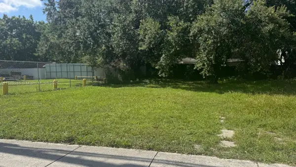 3066 NW 46th St, Miami, FL 33142