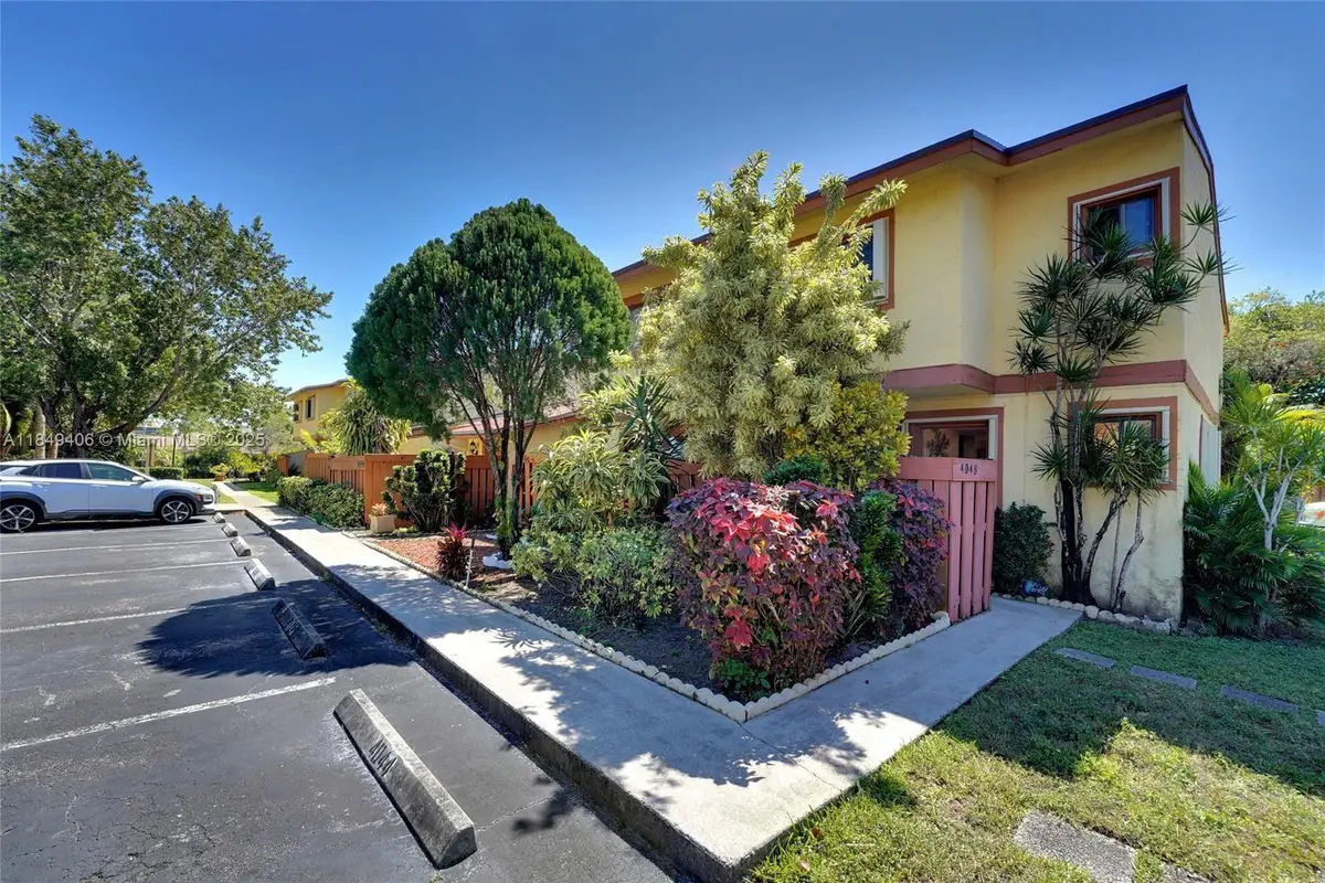 7777 Grande St, Sunrise, FL 33351 - Image #1