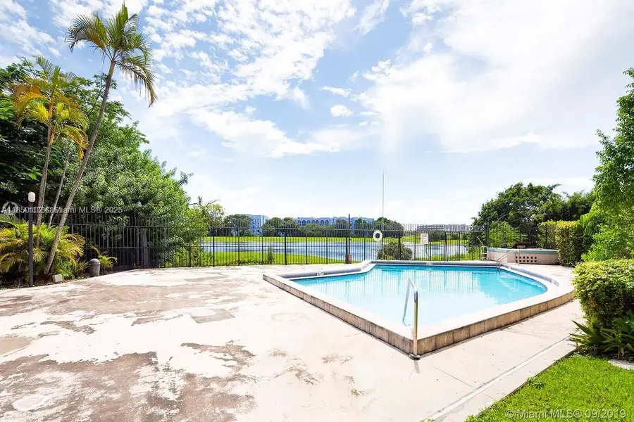 9682 Fontainebleau Blvd #401, Miami, FL 33172 - Image #3