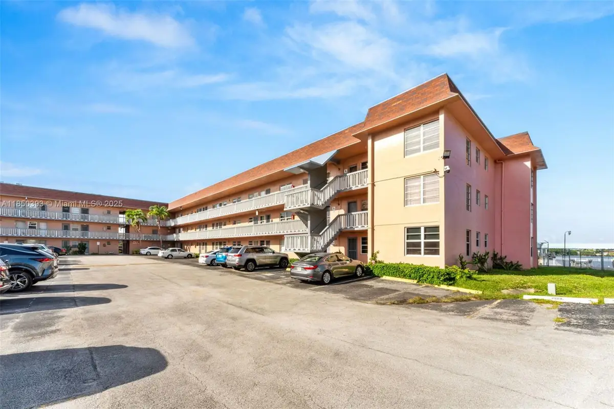 18555 NE 14th Ave #613, Miami, FL 33179 - Image #1