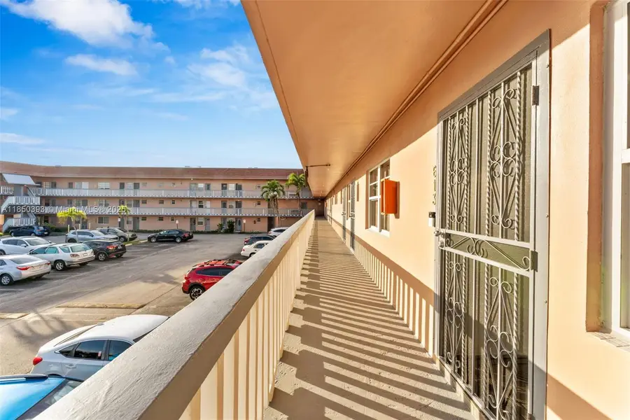 18555 NE 14th Ave #613, Miami, FL 33179 - Image #2