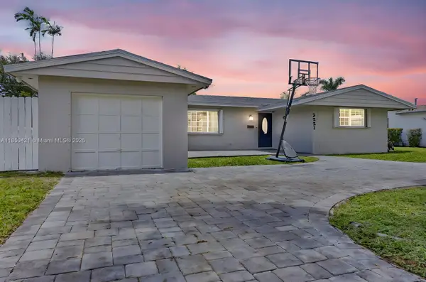 2221 N 43rd Ave, Hollywood, FL 33021