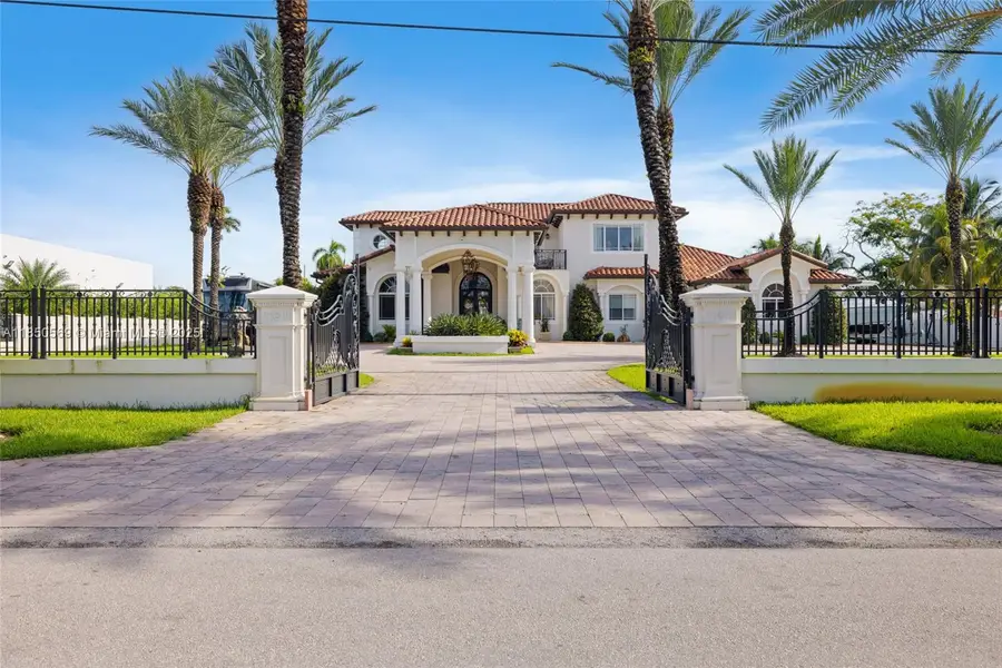 9861 NW 135th St, Hialeah Gardens, FL 33018 - Image #2