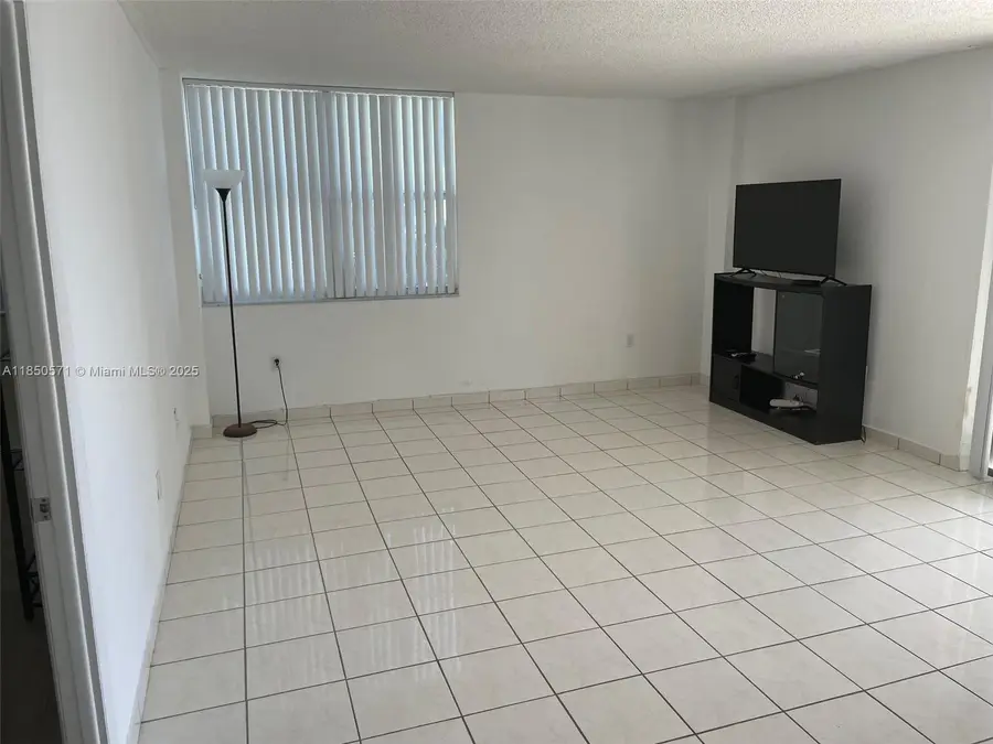5838 Collins Ave #5H, Miami Beach, FL 33140 - Image #3