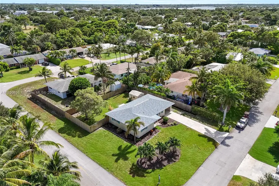 110 E Windsor Rd E, Jupiter, FL 33469 - Image #3