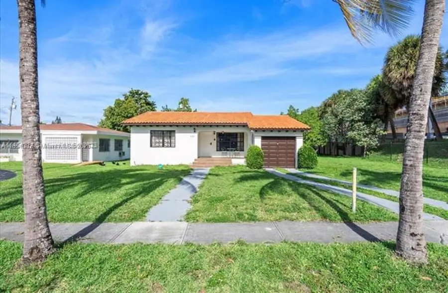 860 NW 17th Ct, Miami, FL 33125 - Image #2