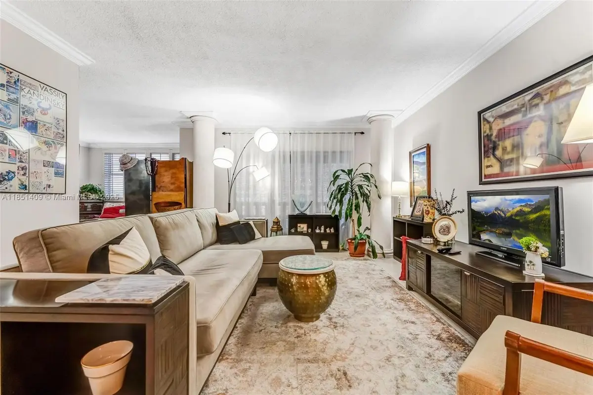 4330 Hillcrest Dr #516, Hollywood, FL 33021 - Image #1