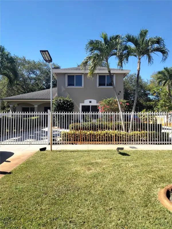 11 NE 151st St, Miami, FL 33162