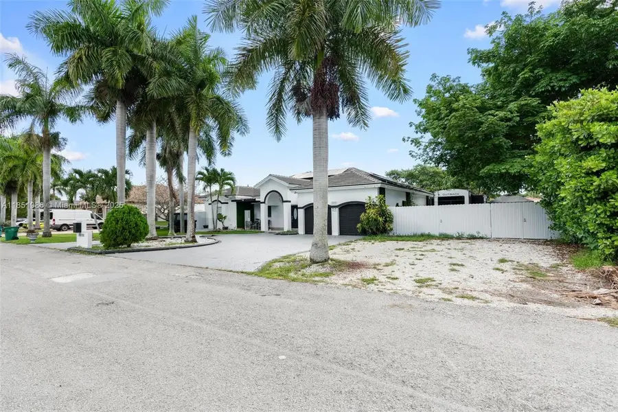 20701 SW 132nd Ct, Miami, FL 33177 - Image #3