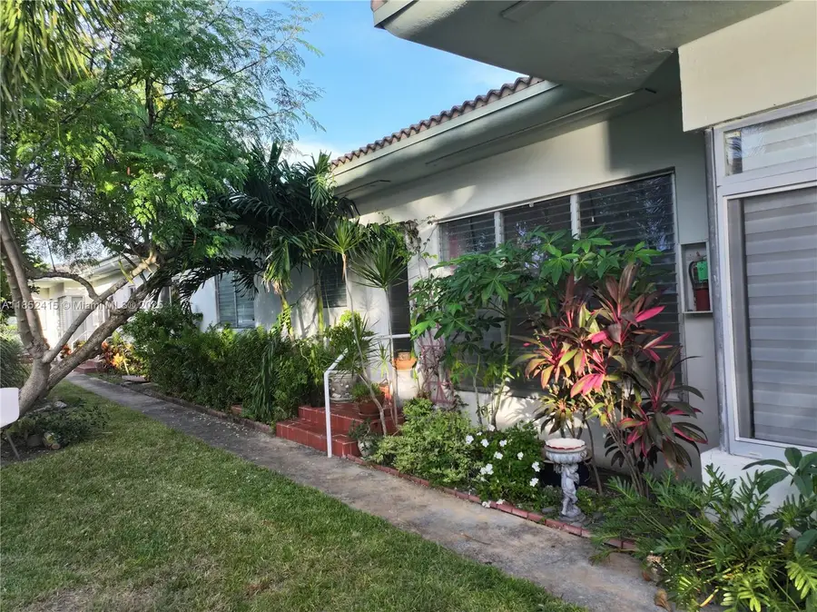 2200 Bay Dr #3, Miami Beach, FL 33141 - Image #2