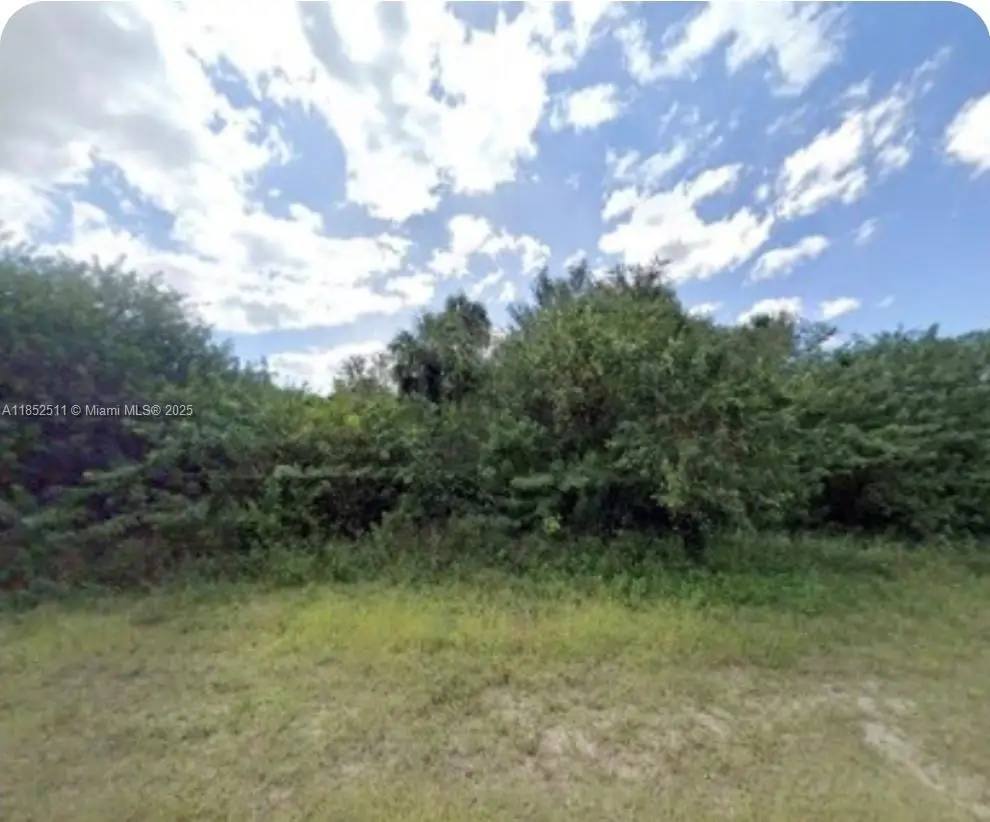 547 Greenbriar Blvd, Lehigh Acres, FL 33972 - Image #1