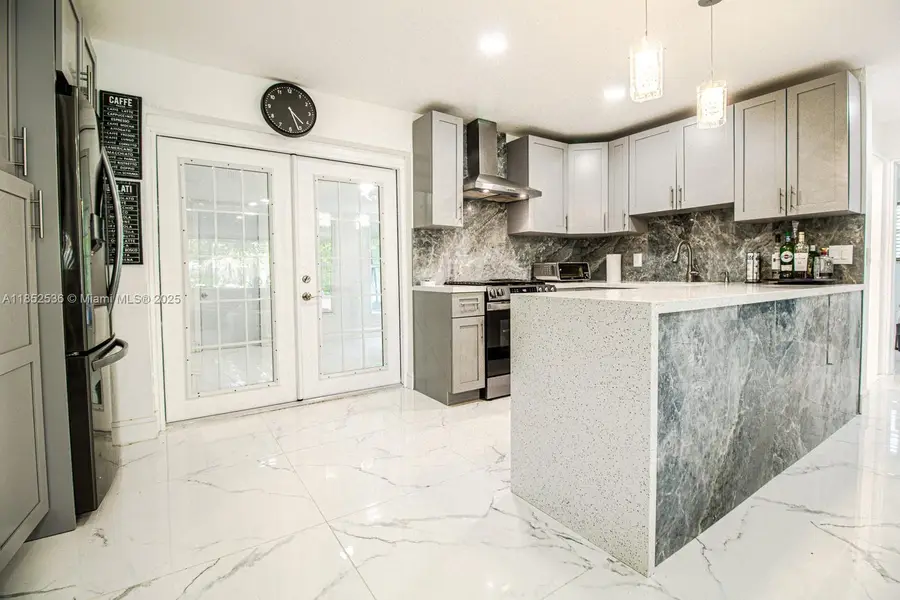 5601 SW 38th St, Davie, FL 33314 - Image #2