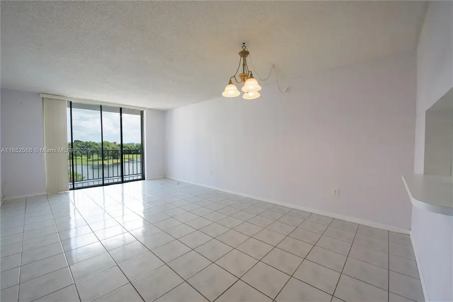 9688 Fontainebleau Blvd #504, Miami, FL 33172 - Image #2