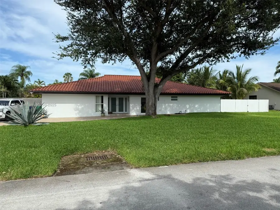 13461 SW 98th Pl, Miami, FL 33176 - Image #2