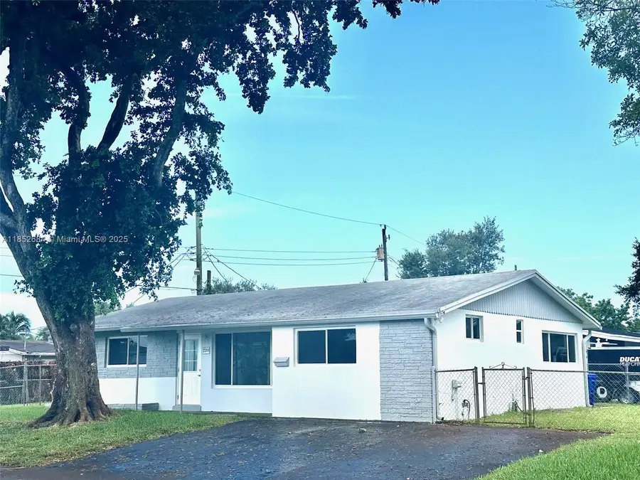 2241 N 57th Way, Hollywood, FL 33021 - Image #2