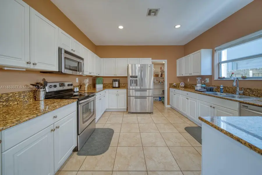 229 NE 36 Avenue Rd, Homestead, FL 33033 - Image #2