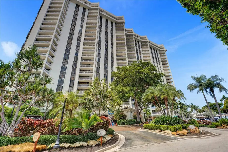 4000 Towerside Ter #PH9, Miami, FL 33138 - Image #3