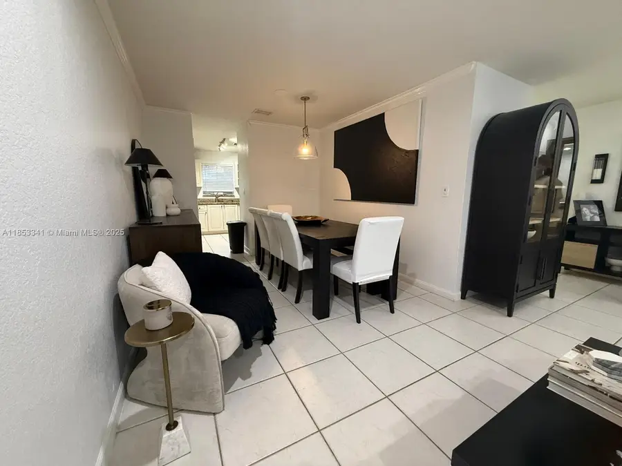 14064 S Forest Oak Cir, Davie, FL 33325 - Image #2