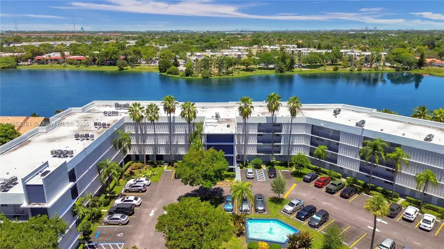 873 NE 195th St #309, North Miami Beach, FL 33179 - Image #3