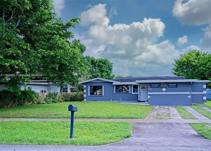 372 W Dayton Cir, Fort Lauderdale, FL 33312 - Image #2
