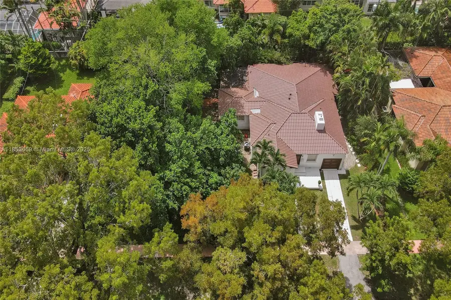 528 Sevilla Ave, Coral Gables, FL 33134 - Image #2