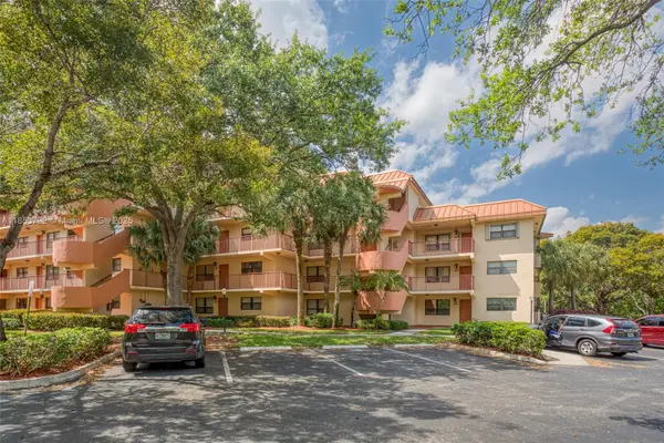 7401 NW 16th St #408, Plantation, FL 33313