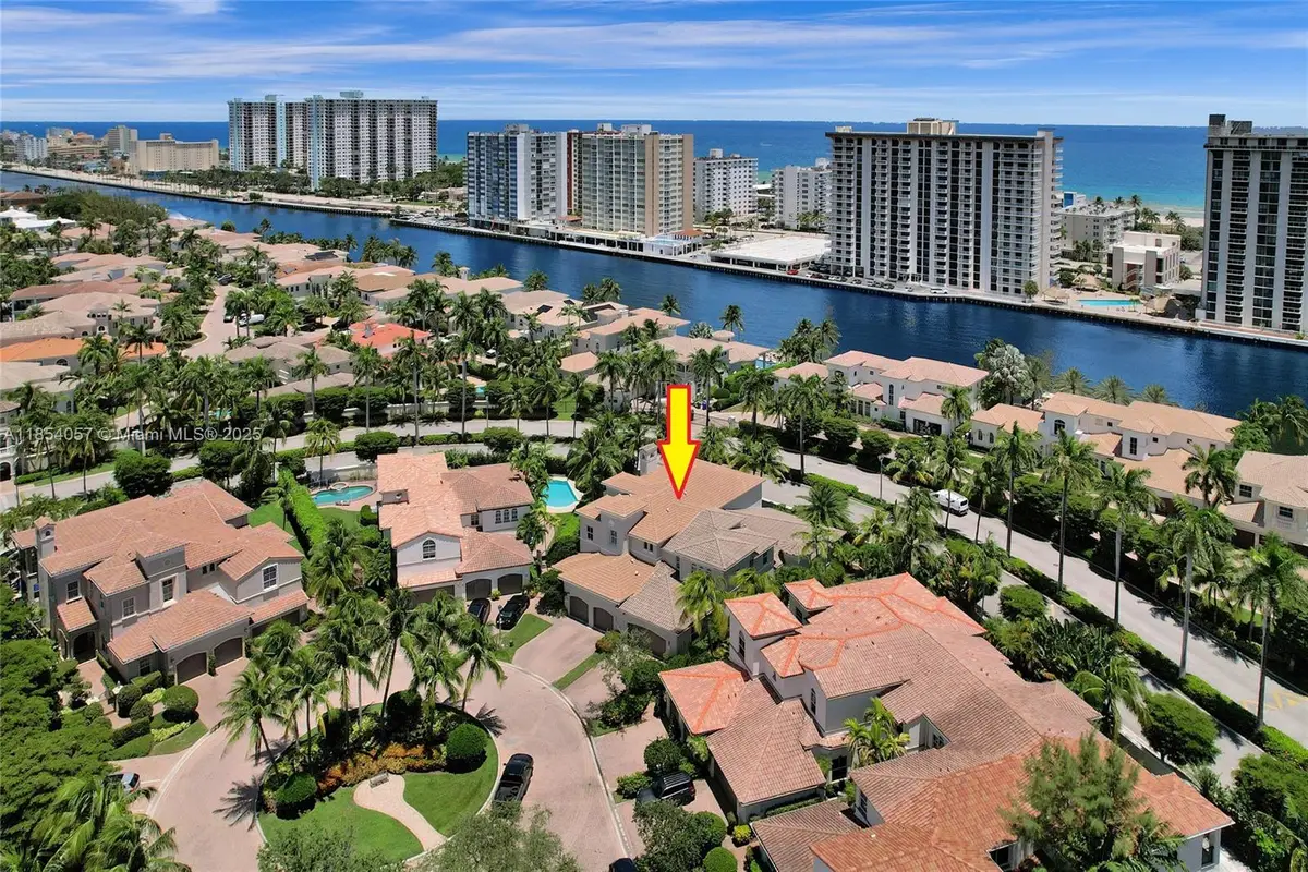 822 E Spinnaker Dr E, Hollywood, FL 33019 - #1