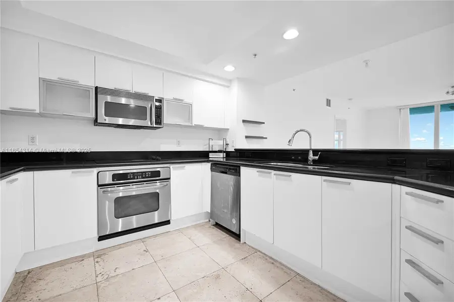 15051 Royal Oaks Ln #1605, North Miami, FL 33181 - Image #3