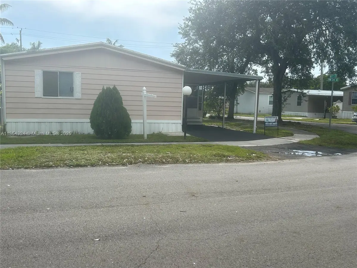 730 NW 214th Ave, Pembroke Pines, FL 33029 - Image #1