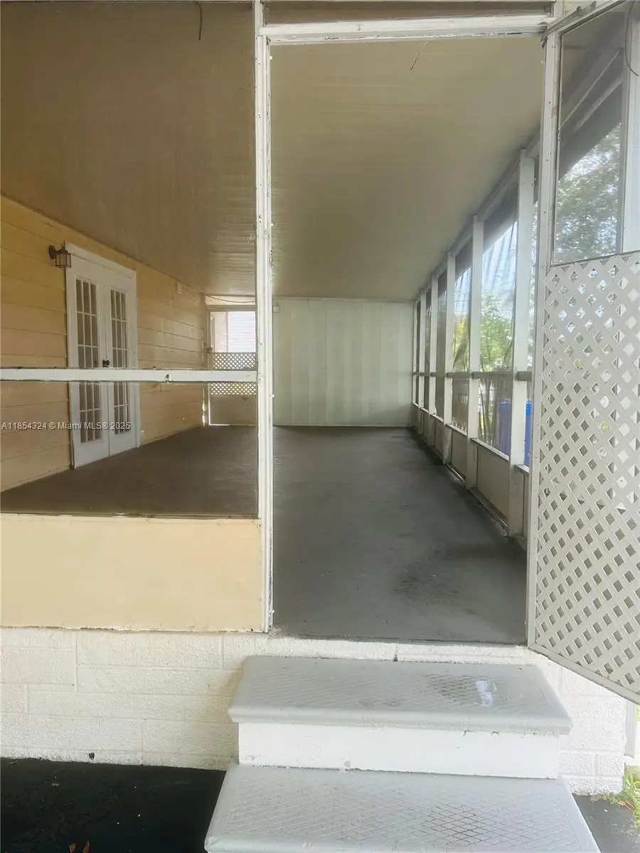 730 NW 214th Ave, Pembroke Pines, FL 33029 - Image #3