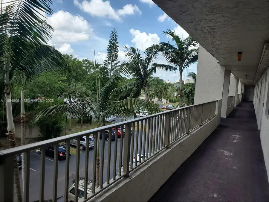 3940 Inverrary Blvd #402-A, Lauderhill, FL 33319 - Image #3