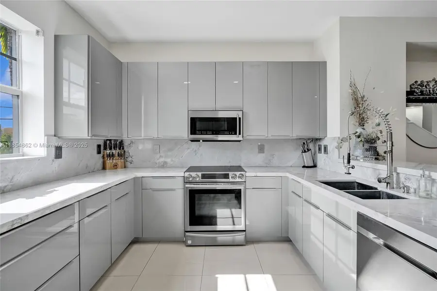 1033 NE 17th Way #1904, Fort Lauderdale, FL 33304 - Image #2