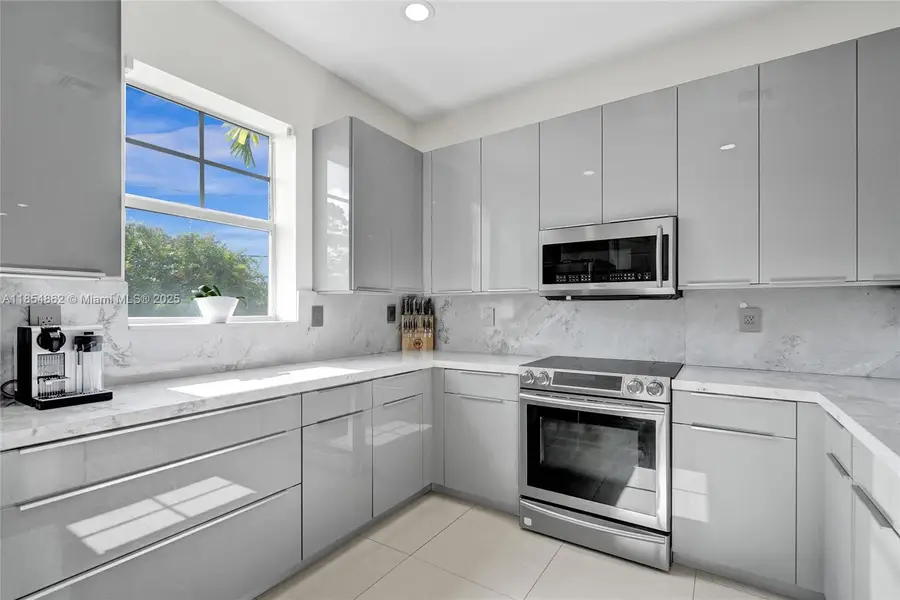 1033 NE 17th Way #1904, Fort Lauderdale, FL 33304 - Image #3
