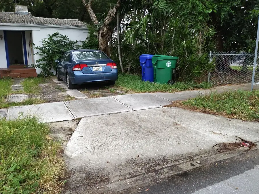 2608 SW 11th St, Miami, FL 33135 - Image #2