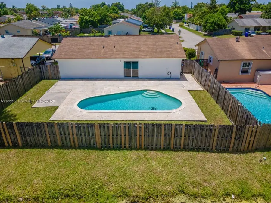 405 SW 78th Ter, North Lauderdale, FL 33068 - Image #2