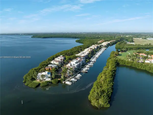 6200 SW 152nd St, Palmetto Bay, FL 33157