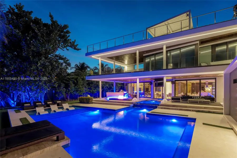 528 Lakeview Ct, Miami Beach, FL 33140 - Image #2